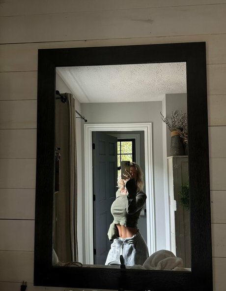 rayanneBTS model pornographic pic