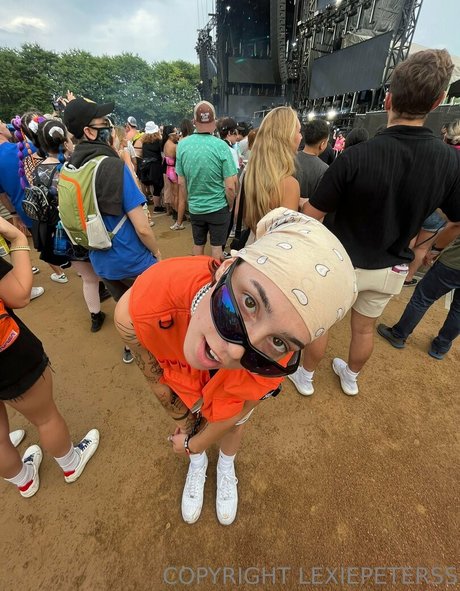 Lexiepeterss model nudes archive