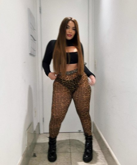 Lara Silva exclusive star picture