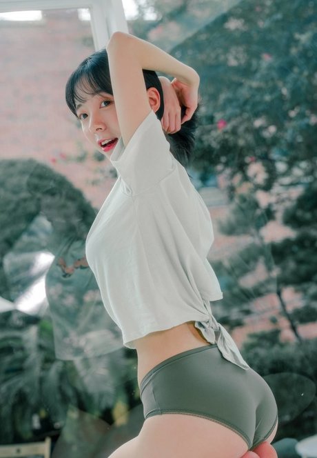 leeesovely model nice photo