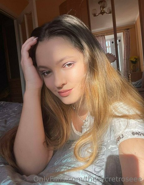 thesecretroseee star pornographic gallery