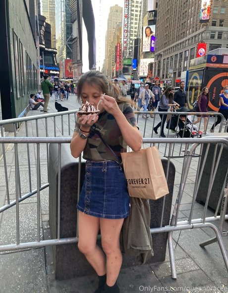 queenbracee pretty actress photo