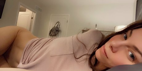 bellapetitewifey naked pornstar img