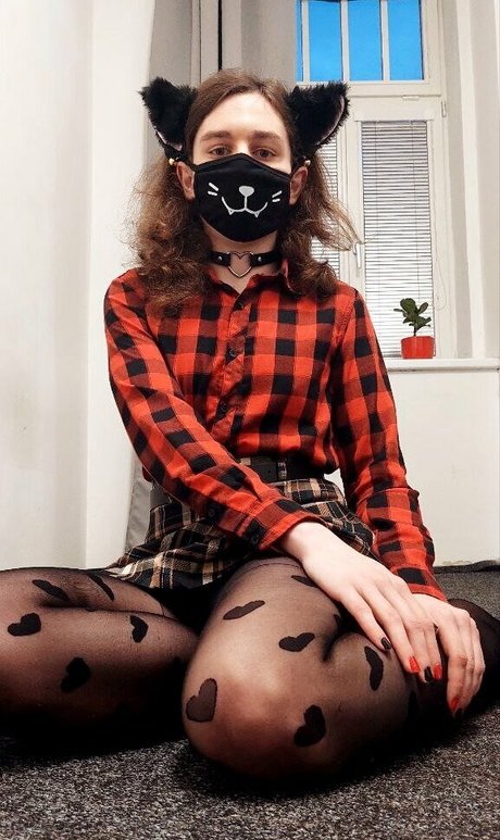 lucia cutie naked model picture