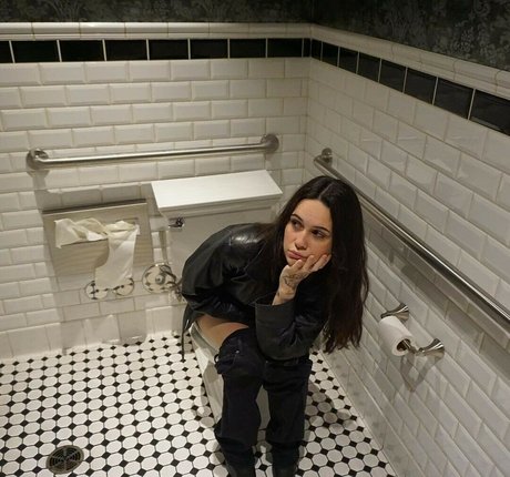 Bea Miller nice actress picture