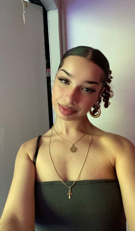 Whatsup jojo model exclusive picture