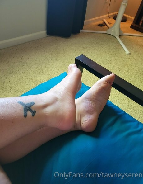 tawneyseren pretty model pic