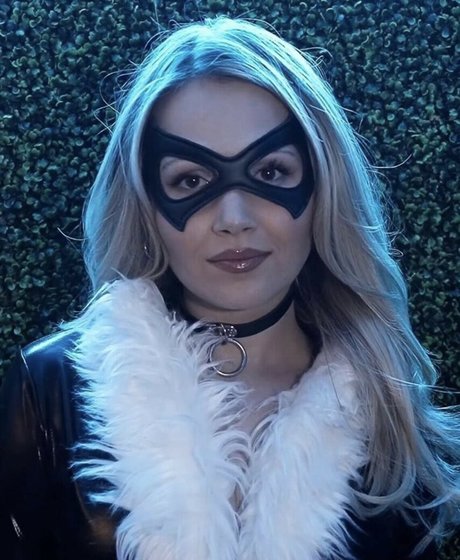 Kelli Berglund model sexy pic