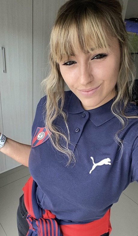 Chloe Smart model xxx pic