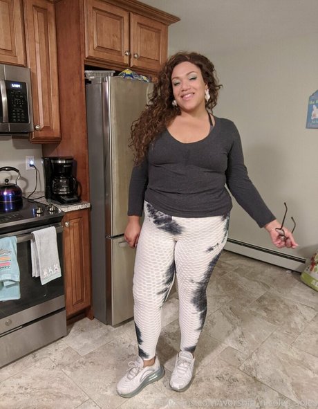 worship nicoles soles sex model pic