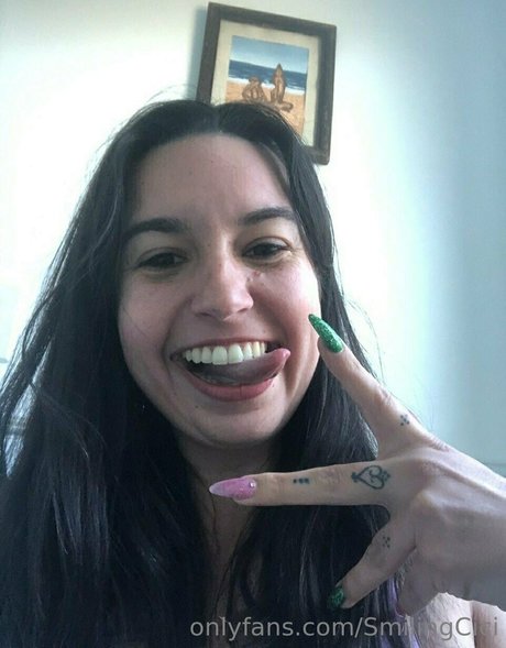 smilingcici free model pic