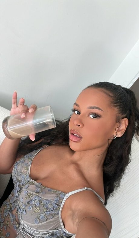 August Laines hd actress img