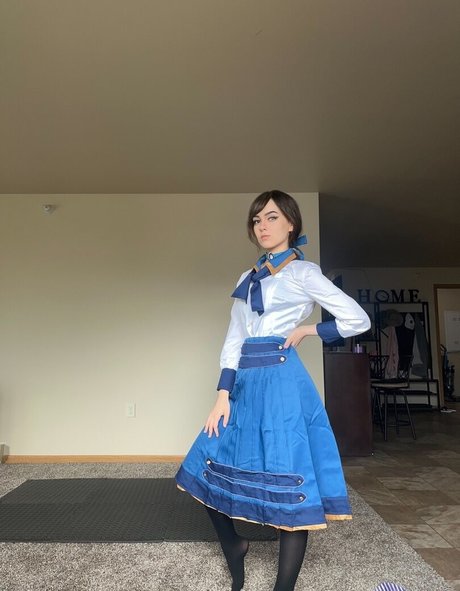 Awkspew roo2 pretty actress image