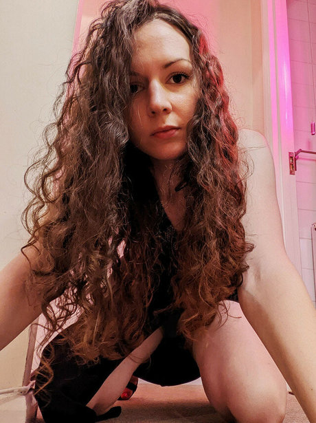 Lady ASMR xxx star photo