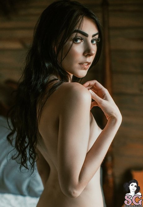 halz model nude images