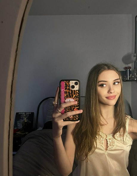 Jessie Carter actress pictures