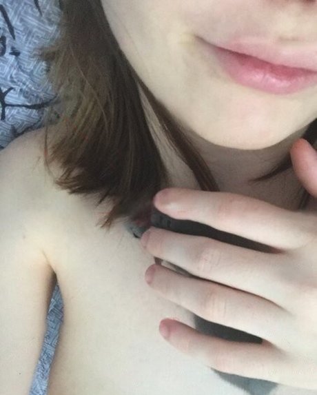 Ahrinyan sexy model gallery