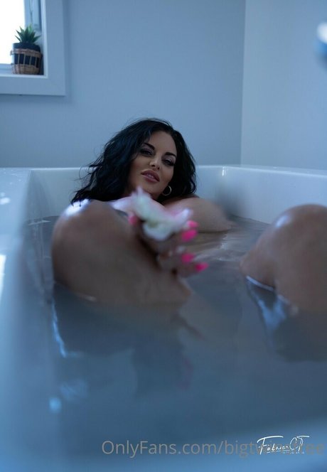 tease lexy pornstar nude photos