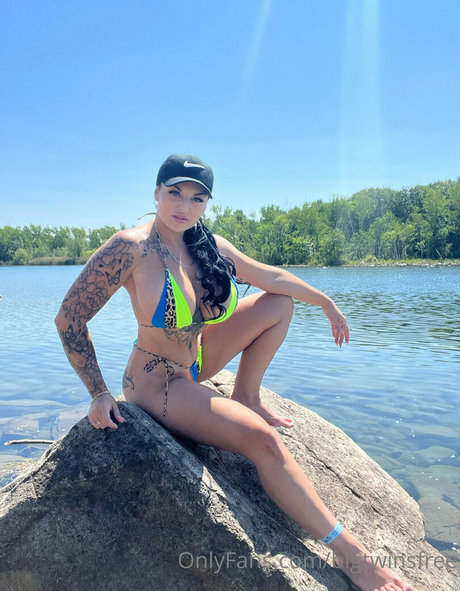 tease lexy model erotic pic