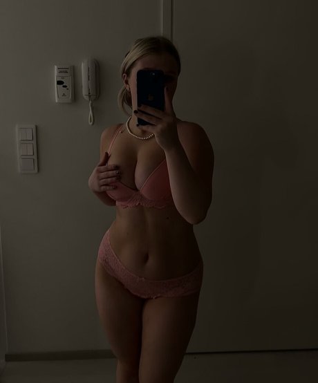 kerttuw pornstar hd images