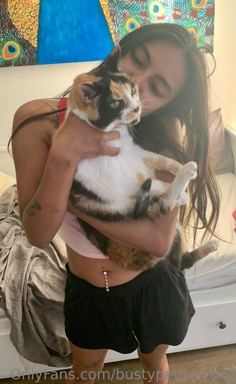 bustypetitemyra model xxx picture