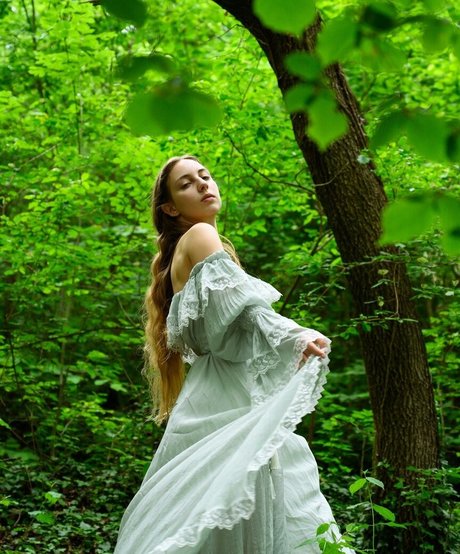 Claudia Veneza porn model photo