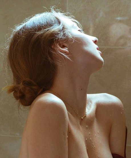 Claudia Veneza pornstar erotic img