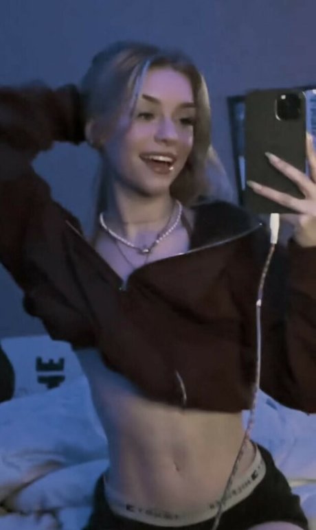 NaomiSkyex adult model photos