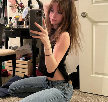 NaomiSkyex model beautiful archive