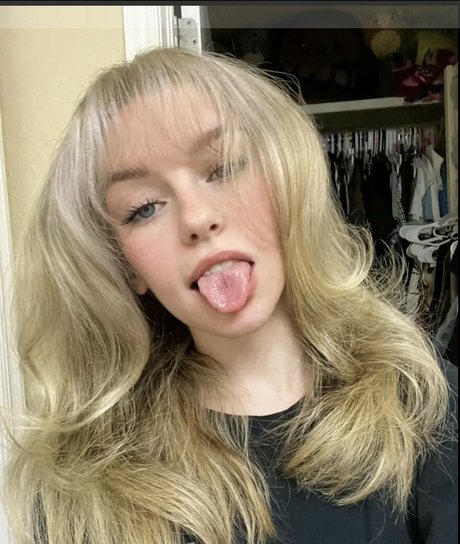 NaomiSkyex xxx model pic