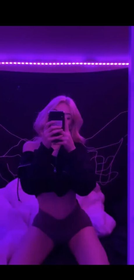 NaomiSkyex pornstar nude pic