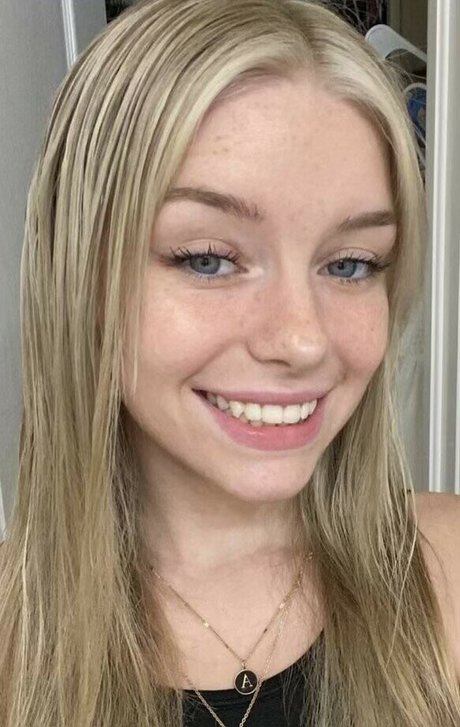 NaomiSkyex model xxx gallery