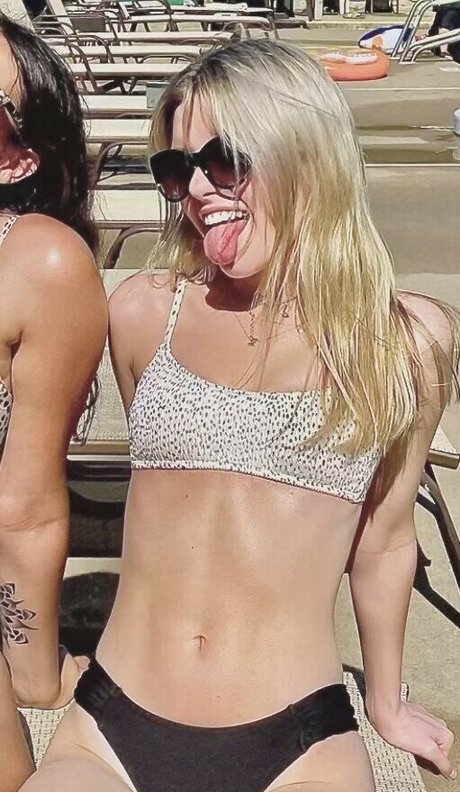 NaomiSkyex art model pictures