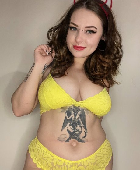 sewergirl top model image