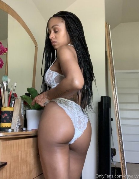 Anya Ivy model art pics