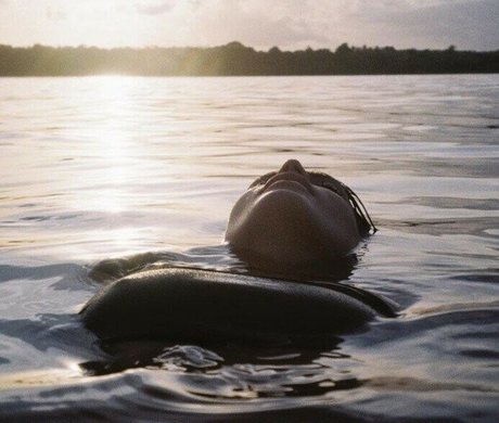 Julia Dalavia free star pictures