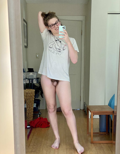 somelittlecrumbs model pic