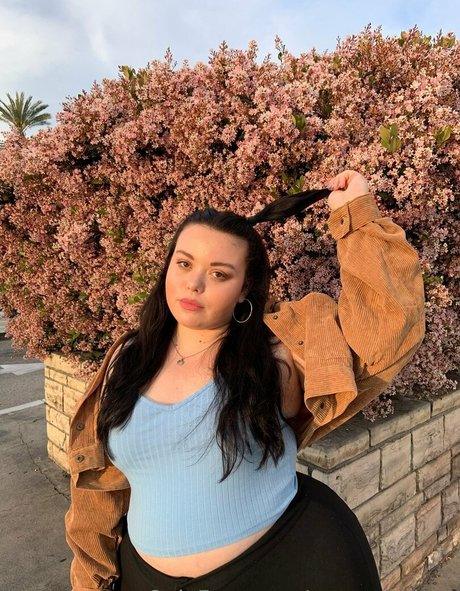 queenmaison hot actress photo