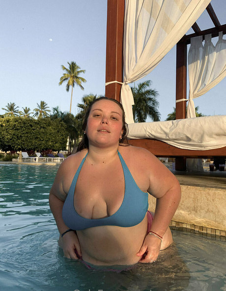 queenmaison high quality pornstar photos