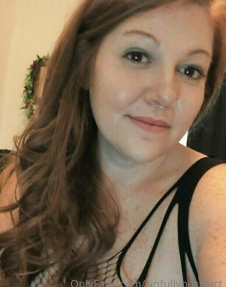 sinfullypurrfuct hot model pic