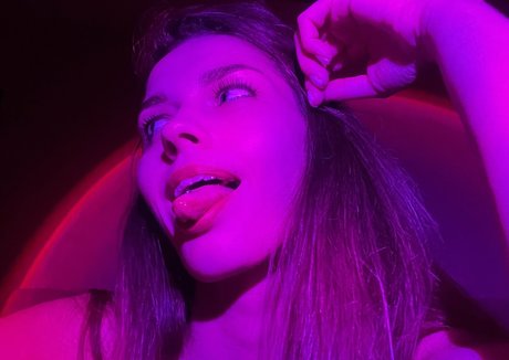 emmapaid art model image