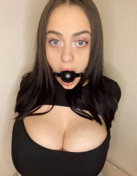 KiraClark art model img