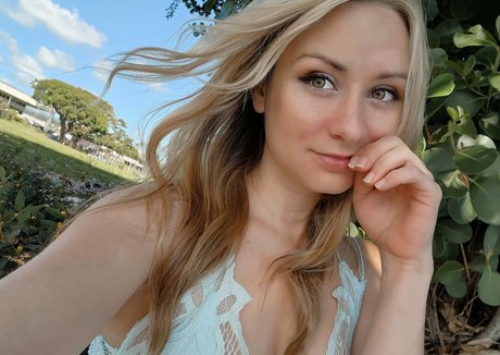 BellaAndersin top star pictures