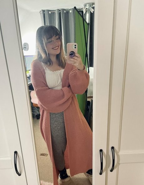 poopernoodle star naked picture