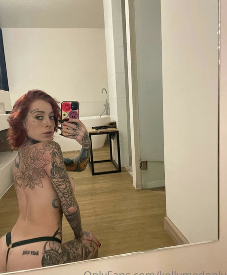 Kelly Medanie porn model image