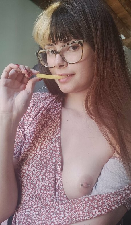 shinychariot erotic model picture