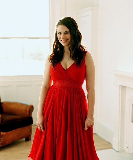 Hayley Atwell pretty model pic