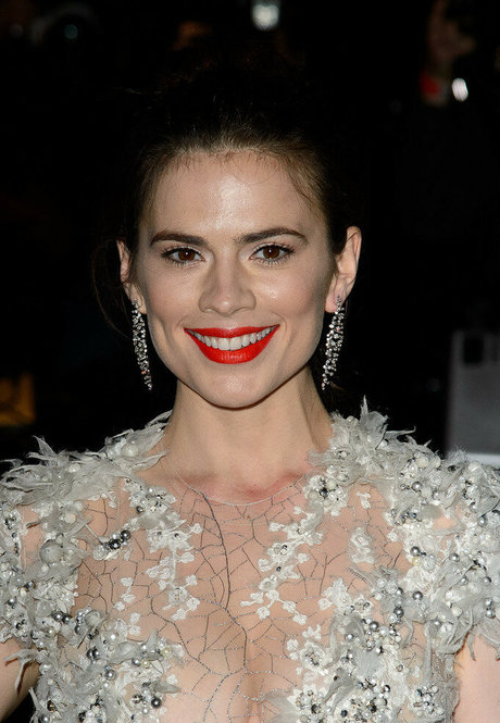 Hayley Atwell model hd pic