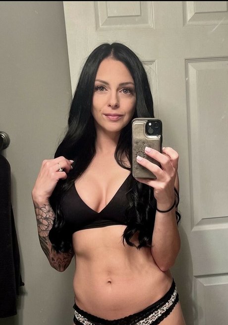 Jade Banx adult model img