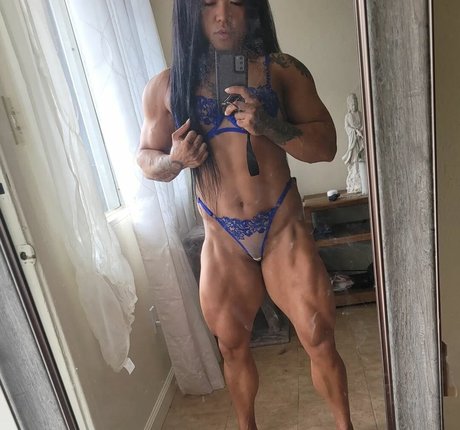 Marilyn Yee Tong exclusive model image